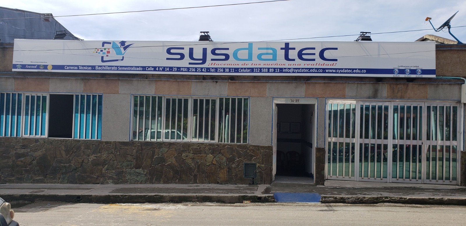 Fachada actual de la sede principal de Sysdatec en Líbano, Tolima